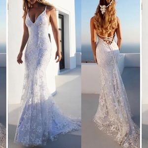Hebeos wedding dress- open back, lace, long train